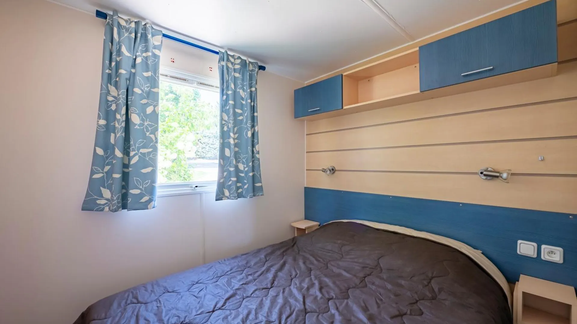 *** Campsite Mobil Home Classik 4-6 Personnes, Nature, Piscine Parc Du Pilat Saint-Appolinard  France